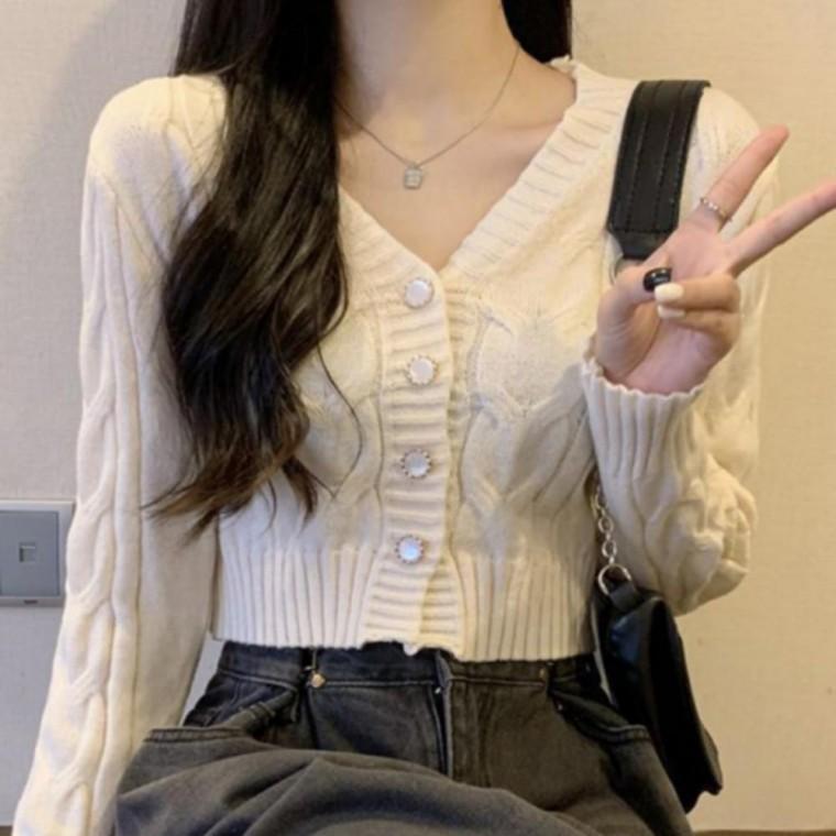 여성 러블리 케이블 니트 크롭 가디건 3컬러 꽈배기 니트 아우터 가을 데일리룩 세련된 상의 예쁜 크롭 가