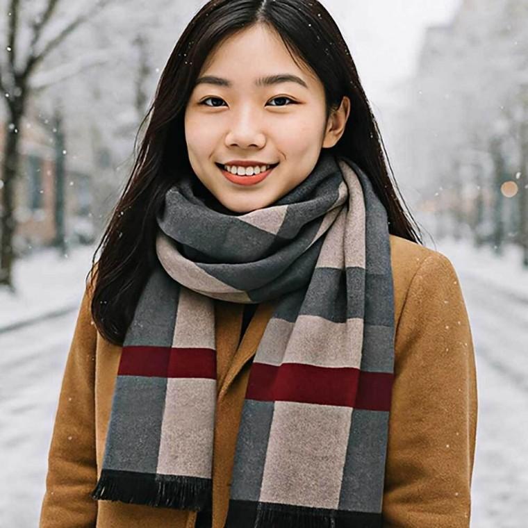 폴리에스터 머플러 의류 두께감 포근함 촉감 가을 겨울 부드러움 넉넉함