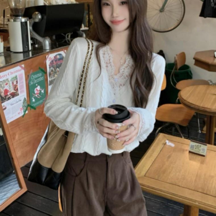꽈배기 레이스 브이넥 니트 블라우스 가을