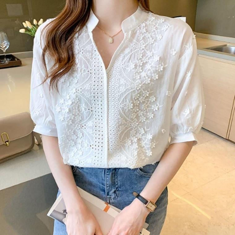 여성상의 봄가을 자수 펀칭 데일리 여성 블라우스 브이넥 플라워 페미닌 여름소재