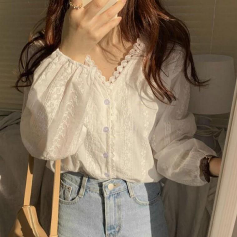 여성 블라우스 레이스 펀칭 브이넥 실루엣 페미닌 봄가을