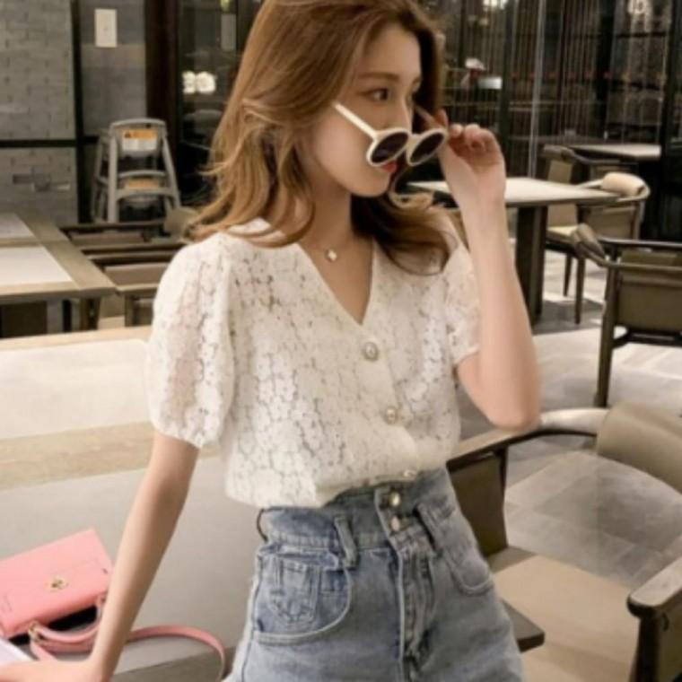 여성 브이넥 블라우스 레이스 퍼프 로맨틱 봄가을 하객룩
