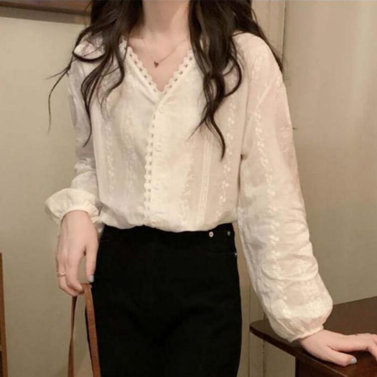 여성 펀칭 블라우스 레이스 V넥 통기성 긴팔 봄가을 하객룩