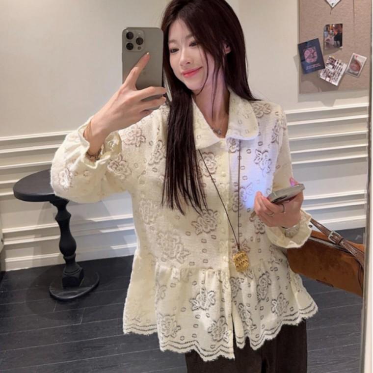 여성 봄가을 물결 프릴 자수 카라 페미닌무드 펀칭 블라우스 원픽