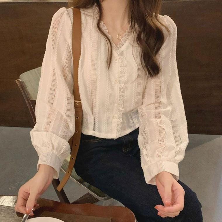 여성 브이넥 셔츠 여자셔츠 예쁜 블라우스 레이스 봄가을 펀칭 여자블라우스 긴팔 데일리 코디 원픽