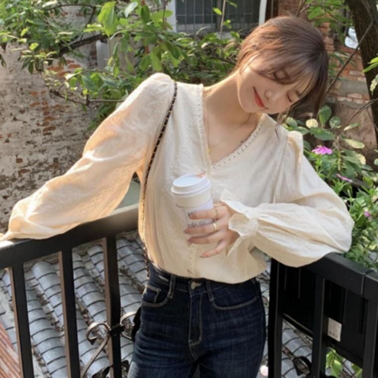 여성 여유핏 자수 러플 브이넥 봄가을 데일리룩 블라우스 원픽