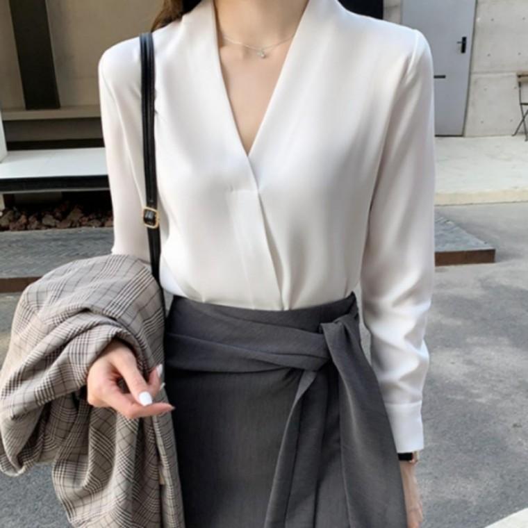 보들보들 브이넥 새틴 여성 출근 블라우스 촉감 봄가을