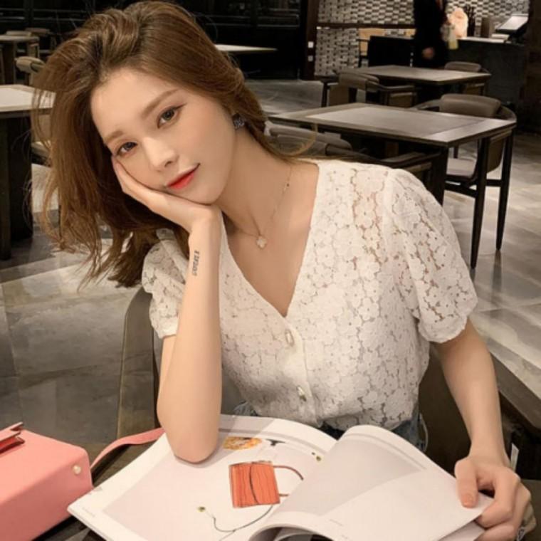 블라우스 브이넥 봄가을 여리핏 자수 페미닌 레이스 여성 시스루