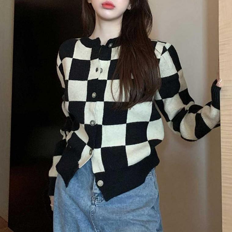 여자 대학생 20 대 니트 가디건 코디 체크 배색 긴팔