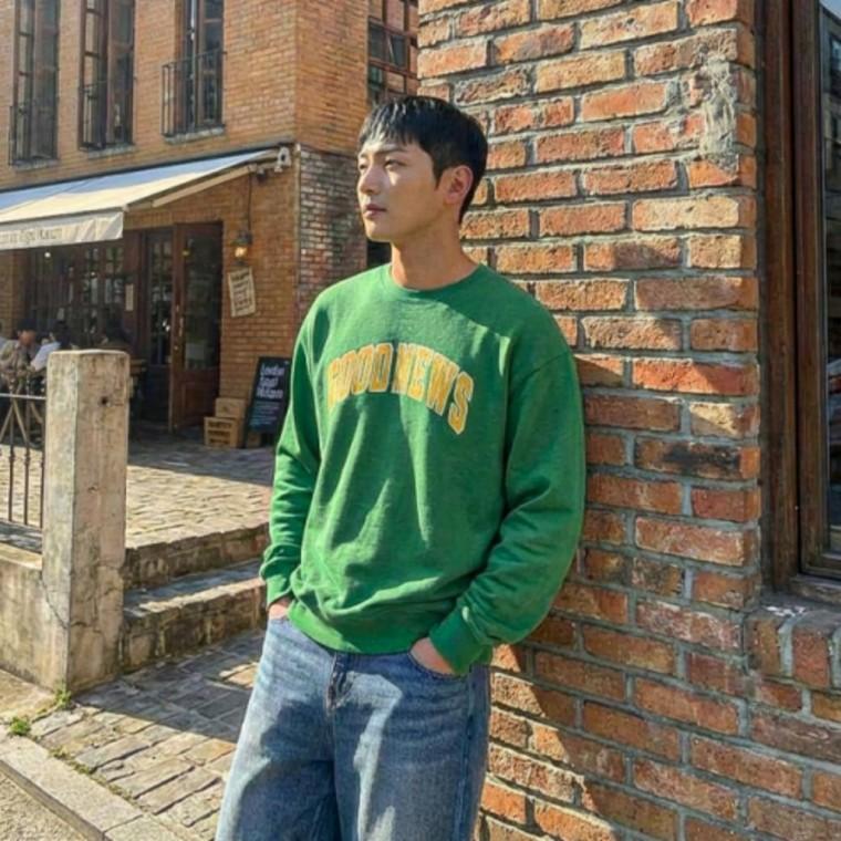 가을 긴팔 오버핏 레터링맨투맨 데일리 상의 남성 라운드티
