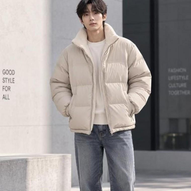 리버시블자켓 부드럽고 포근한 뽀글이 소재감이 겨울철 특유의 따뜻한 분위기를 살려주는 양면점퍼