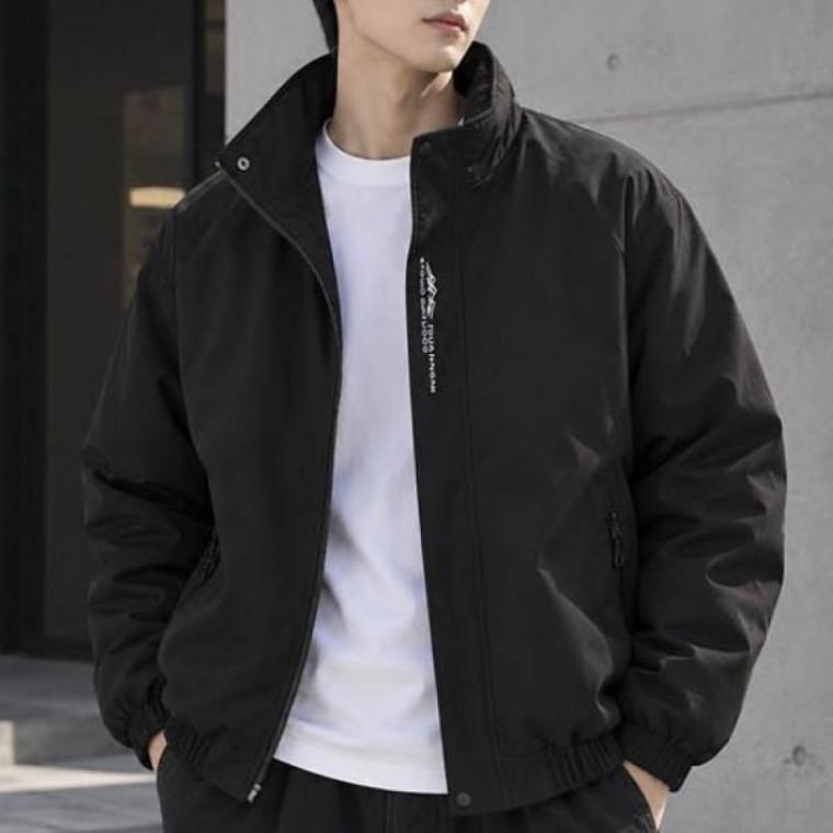 간절기 아우터 목 부분까지 올라오는 하이넥 디자인으로 깔끔한 실루엣을 연출할 수 있는 바람막이