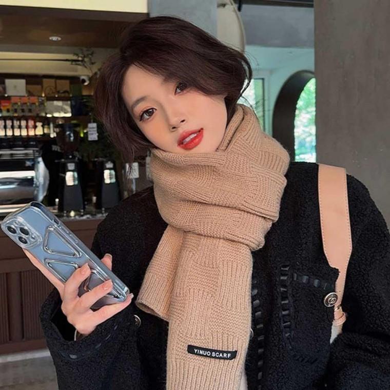 여자 데일리 출근 룩 머플러 겨울 니트 목도리 코디