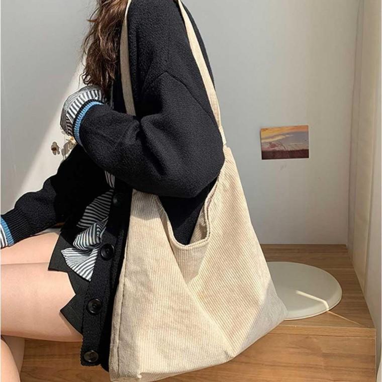 여자 캐주얼 데이트 룩 보세 가방 코듀로이 숄더 백