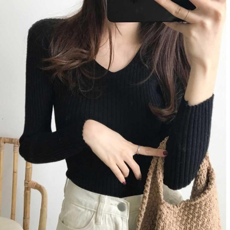 여자 데일리 출근 룩 브이넥 검정 골지 니트 티셔츠
