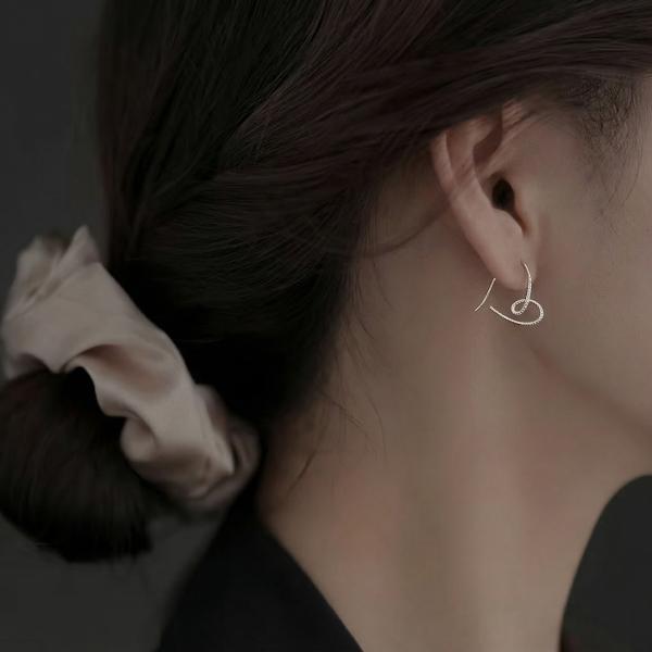 미니멀 하트 라인 귀걸이 실버 데일리  이어링 여성 패션귀걸이