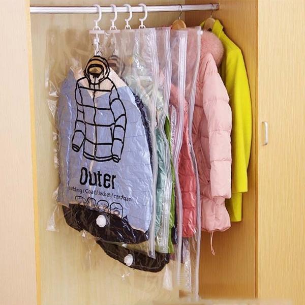 겨울 옷 패딩 옷장 정리 옷걸이 진공 의류 압축팩