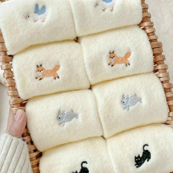 겨울 고품질 동물 자수 벨벳 양말 부드러운 기모 여성