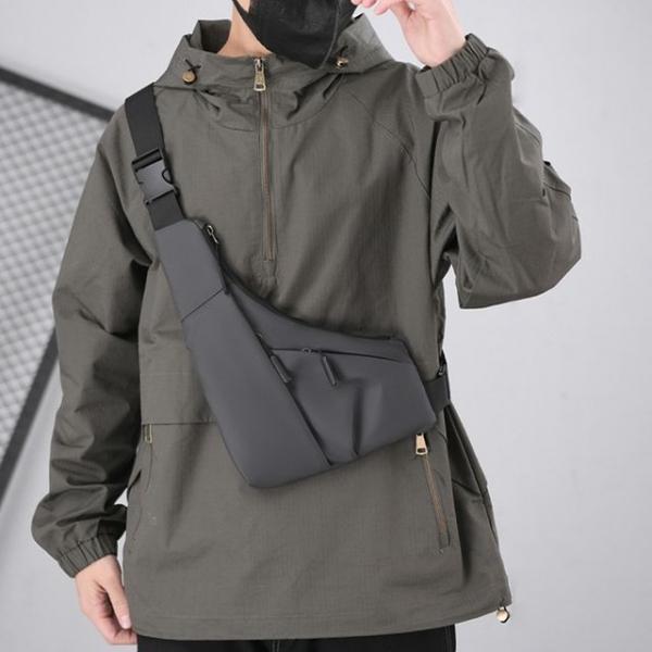 그레이 삼각형 캐주얼 가방 힙색 슬링백