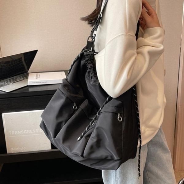 캐주얼 여성 스트랩 포인트 포켓 숄더백