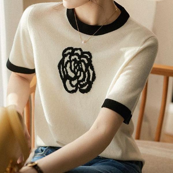 여성 여름 플라워 배색 라운드 반팔 니트 티 아이보리