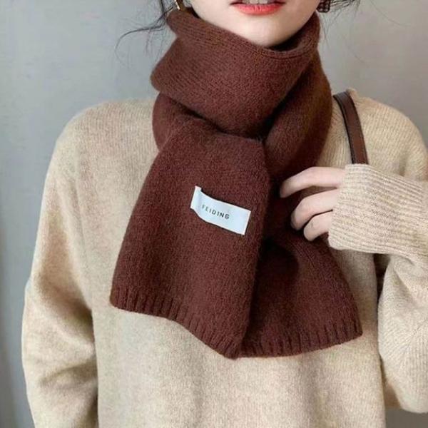 여성 겨울 코트 패딩 자켓 코디 아이템 짧은 머플러