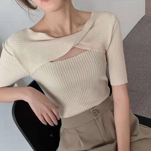골지 니트 크롭티 꾸안꾸 쇄골 꼬임 섹시 반팔 티셔츠