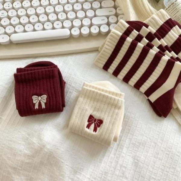 와인톤 리본 양말 여성 러블리 긴목 발레코어 스트라이프 패션 삭스 1p 여성양말 예쁜 골지 겨울 줄무늬