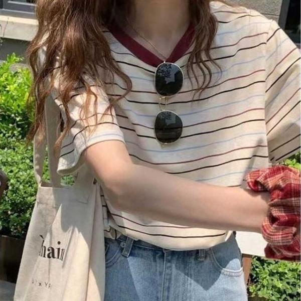 공항 패션 여름 해외 여행 스트라이프 반팔 티셔츠 룩