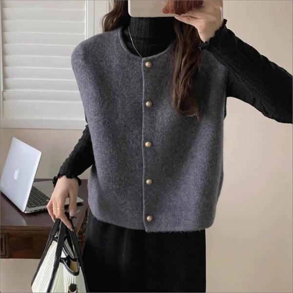 여성 단정한 라운드넥 금장 단추 니트 조끼 민소매 아우터 레이어드