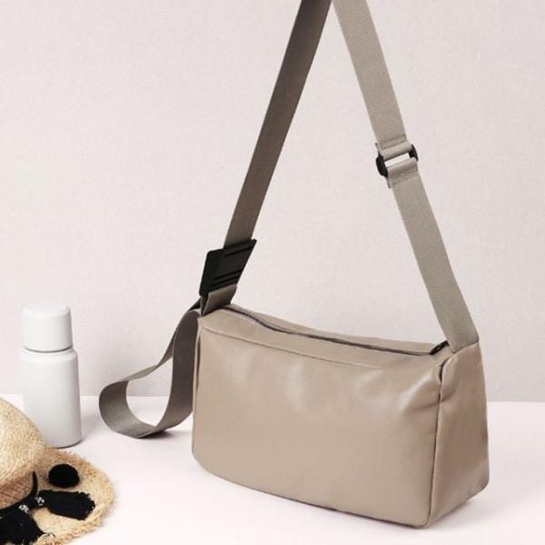 학생 크로스 숄더백 스트랩 심플 가방 베이지