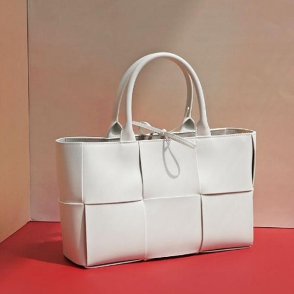 토트백 빅 가죽 위빙 포인트 스퀘어 가방 화이트