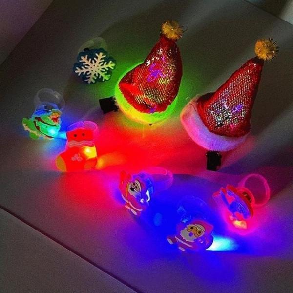 크리스마스 LED 불빛 반지 및 산타모자 머리핀 파티 소품 장식 야광 라이트 눈사람 유치원 단체행사