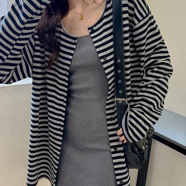 그레이 스트라이프 긴팔티 슬림핏 골지 라운드 티셔츠