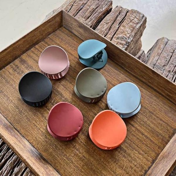 무광 집게핀 원형 악세사리 스타일링