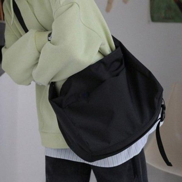 드로스트링 셰입 포켓 디테일 미니 버킷백 5FW