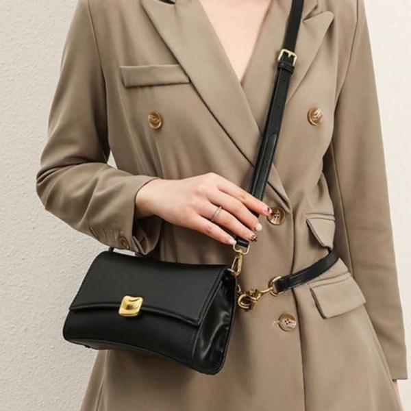 미니 클래식 메탈버클 디테일 스퀘어 크로스백 5FW