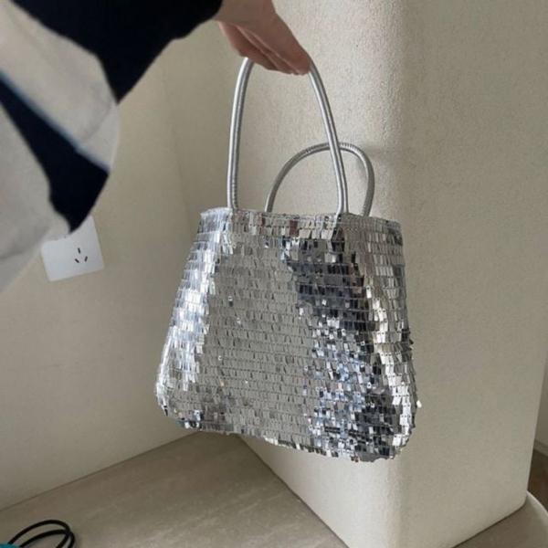 메탈릭 무드 스퀘어 체인 숄더백 5FW