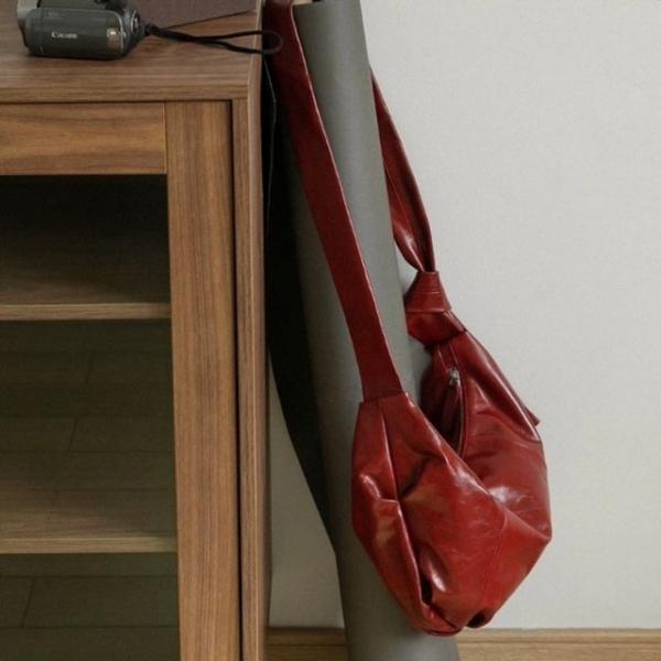 소프트 드레이프 쉐입 데일리 호보 숄더백 5FW