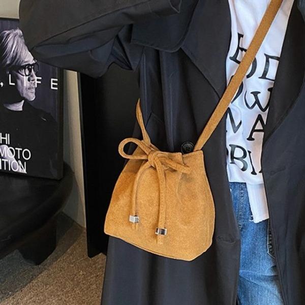 스트링 잠금 스웨이드 파우치형 미니 크로스백 5FW