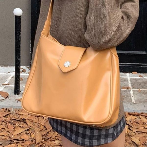 미니멀 플랩 구조 소프트 바디 데일리 숄더백 5FW