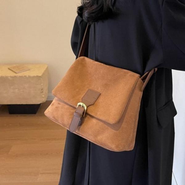 스웨이드 텍스처 버클 플랩 데일리 크로스백 5FW