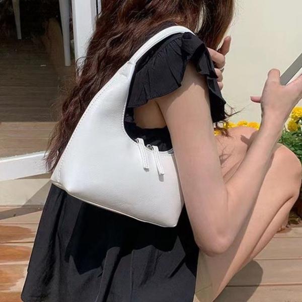 사이드 곡선 실루엣 지퍼 구성 숄더 미니백 5FW