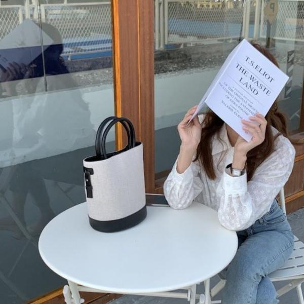 포멀 무드 더해주는 실용적 실루엣 토트백 5FW