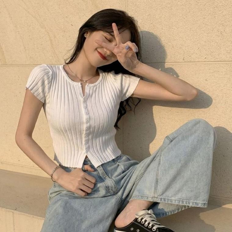 여성 3컬러 가벼운 썸머룩 라인핏 일상 크롭 반팔 니트티
