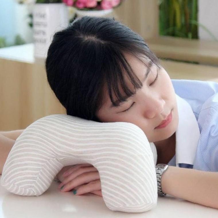 사무실 깔끔한 팔베개 쿠션 낮잠용 책상 베개