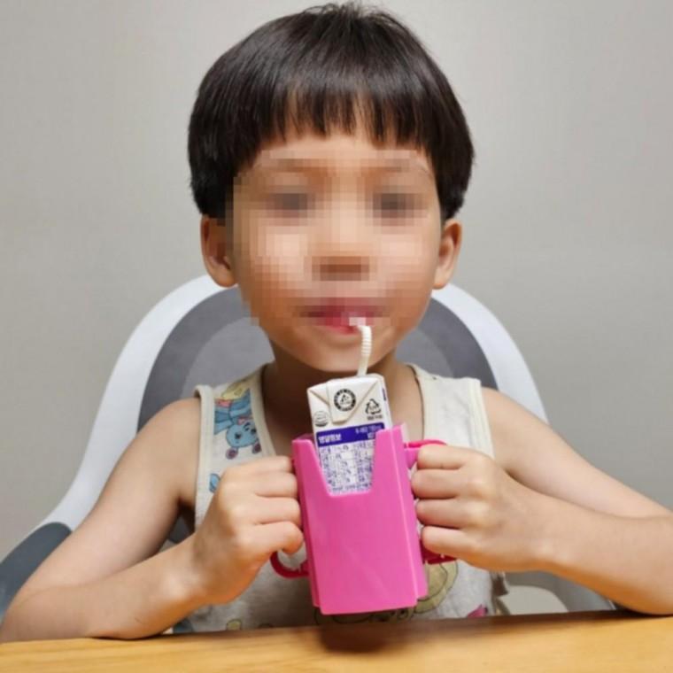 색랜덤 1개 폭조절 양손 종이팩 홀더 손잡이 종이 음료팩홀더 주스 음료 쥬스 컵보조
