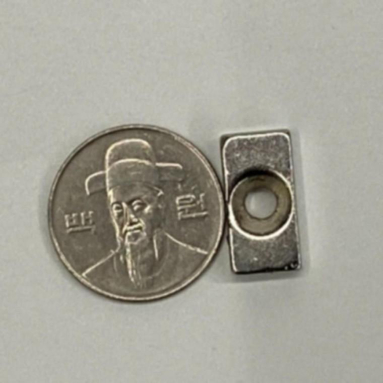 1개 2x1 나사 구멍 원형 자석 초강력 네오디움 사라 홀 피트 볼트 메모 고정 볼트 자석