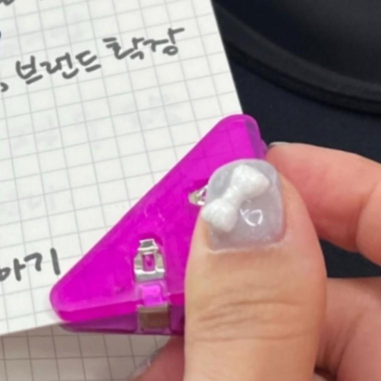 색상랜덤 4개 삼각 문서 서류 모서리 집게 클립 보관 정리 사무용 사무실 클립 홀더