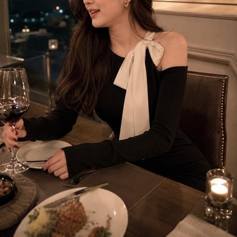 오프숄더 리본 슬림핏 블랙 미니원피스 긴소매 여성원피스 데이트 파티룩